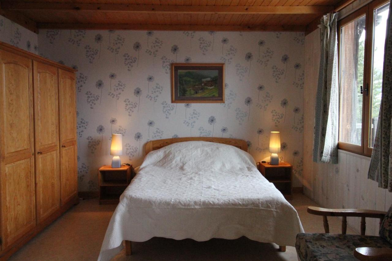 Le Vieux Chalet Bed & Breakfast Embrun Bagian luar foto