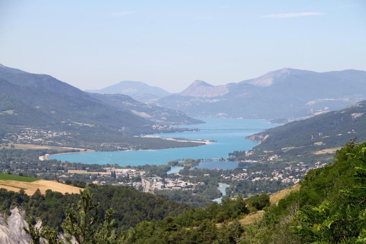Le Vieux Chalet Bed & Breakfast Embrun Bagian luar foto