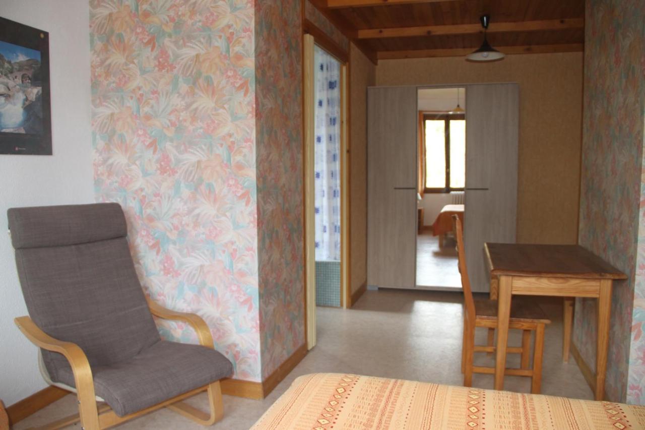 Le Vieux Chalet Bed & Breakfast Embrun Bagian luar foto