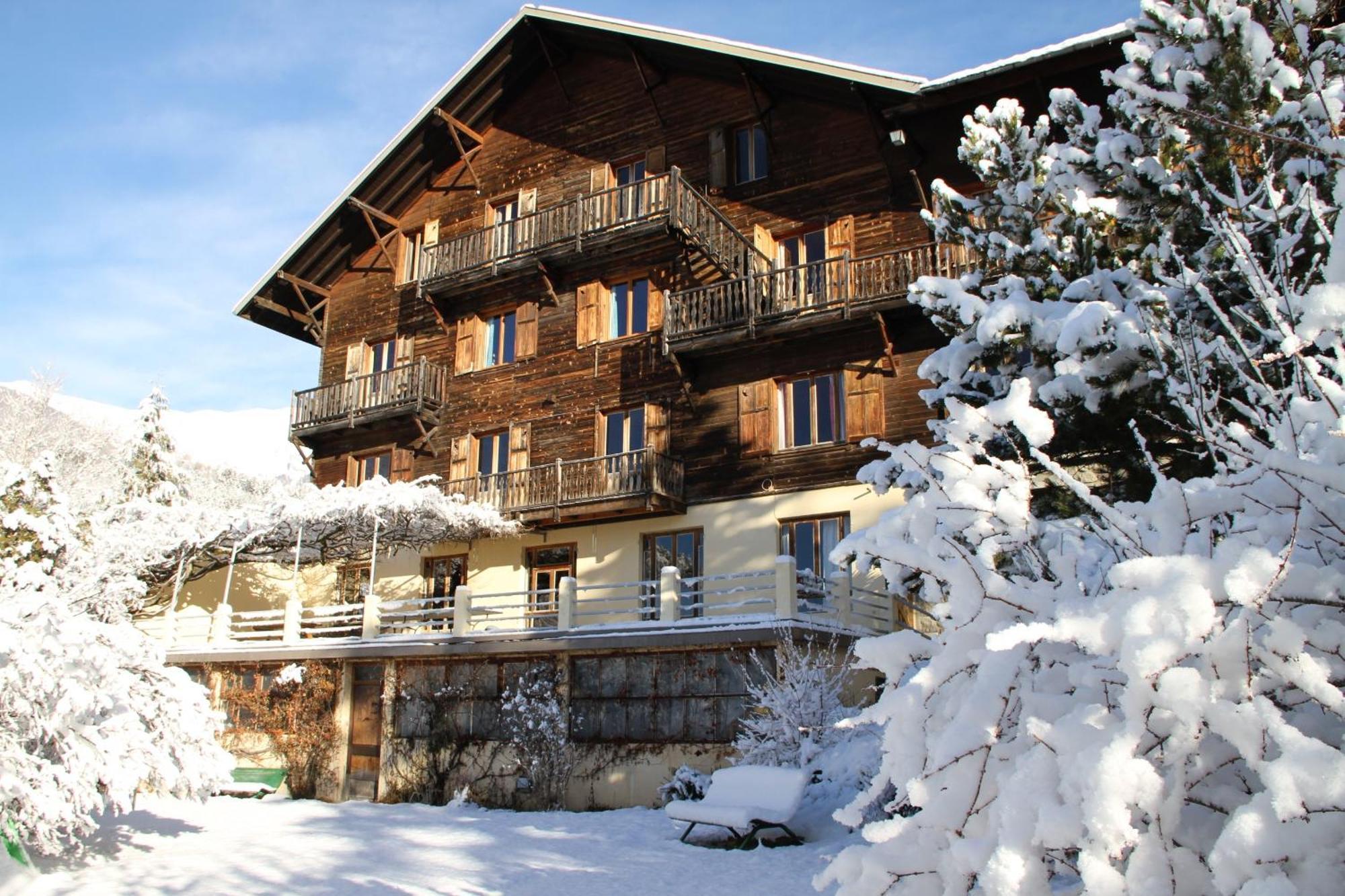 Le Vieux Chalet Bed & Breakfast Embrun Bagian luar foto